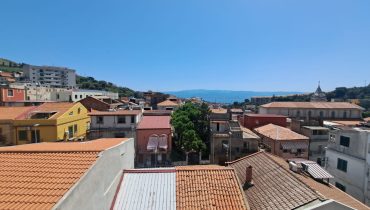 Bordonaro pressi chiesa indipendente 4 vani + terrazzo