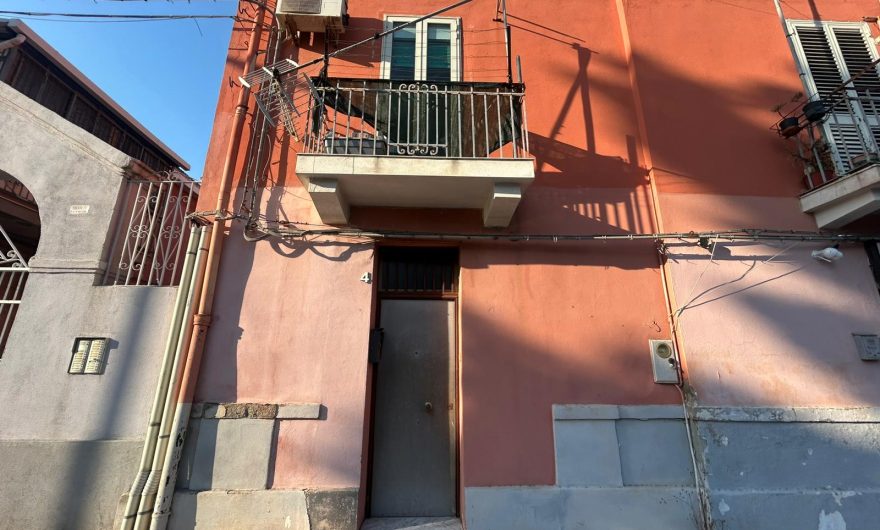 Pressi Villa Dante bivani con ingresso indipendente #VO18265