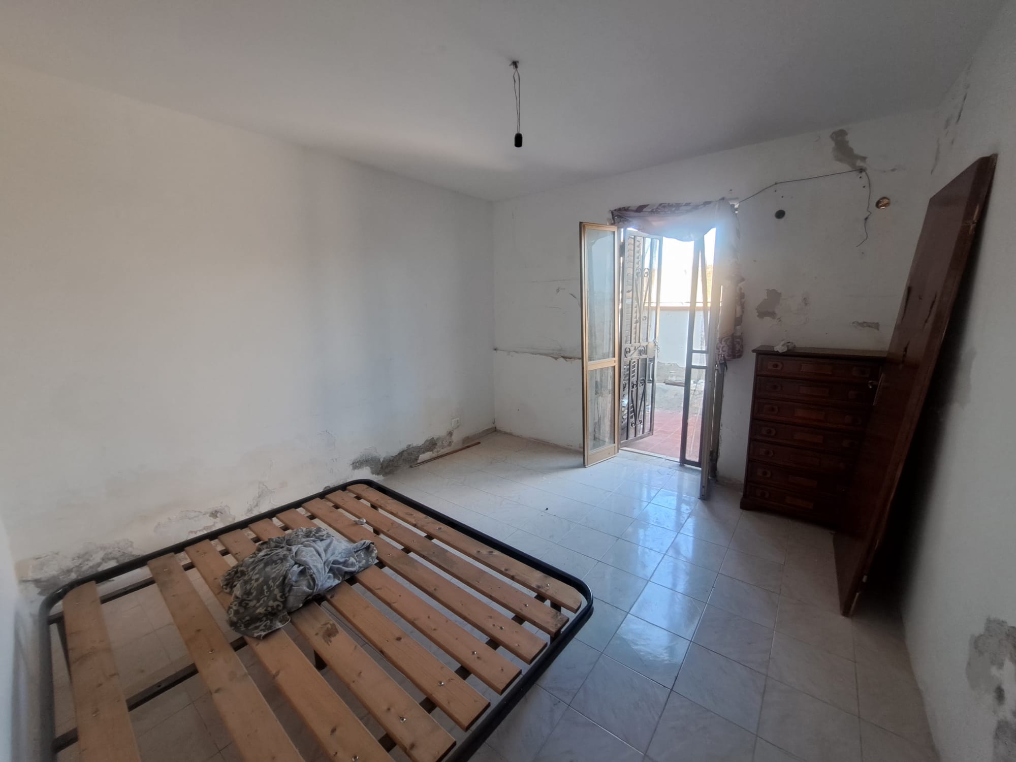 Pressi Viale Italia indipendente 2 vani + servizi