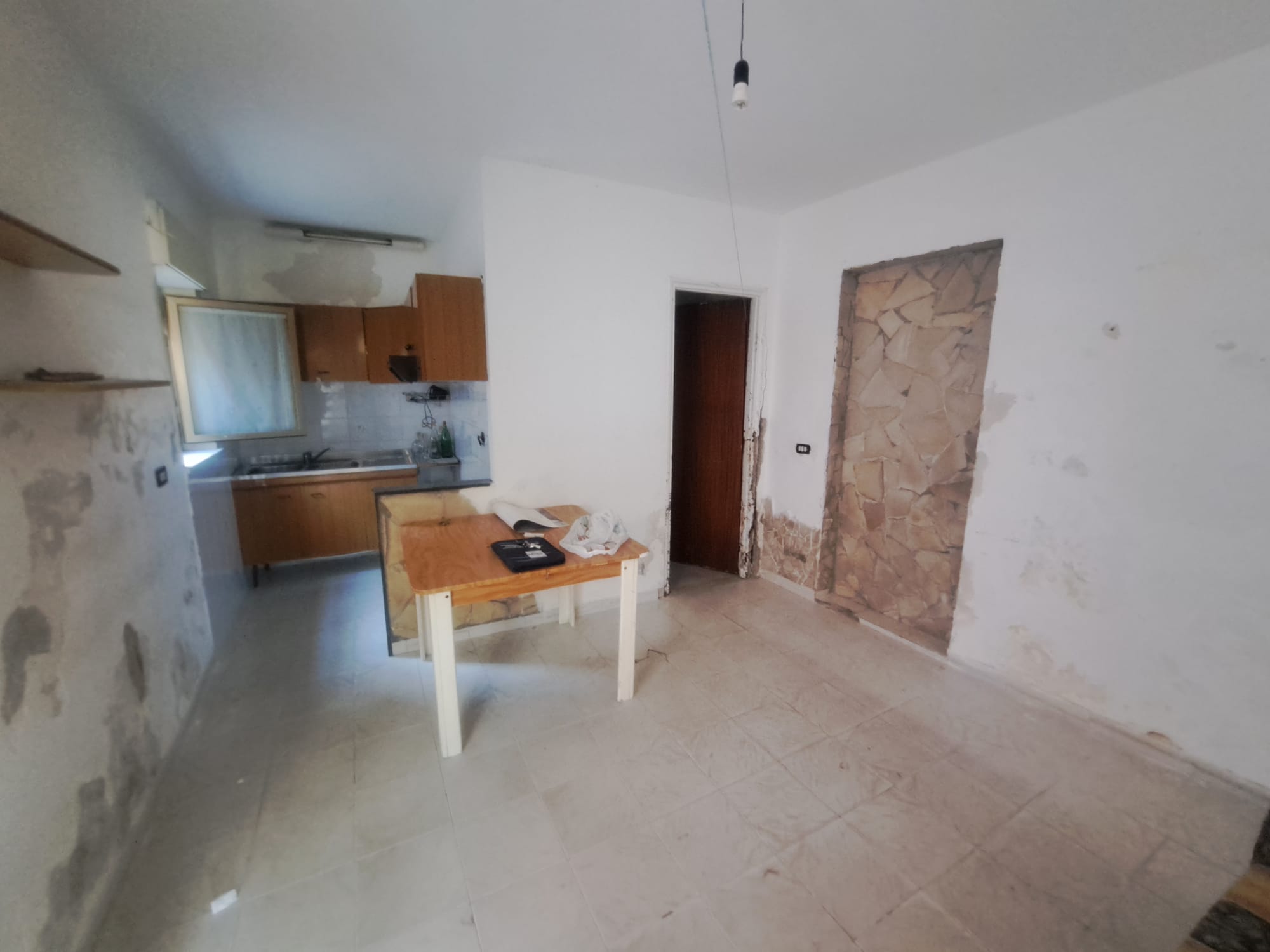 Pressi Viale Italia indipendente 2 vani + servizi