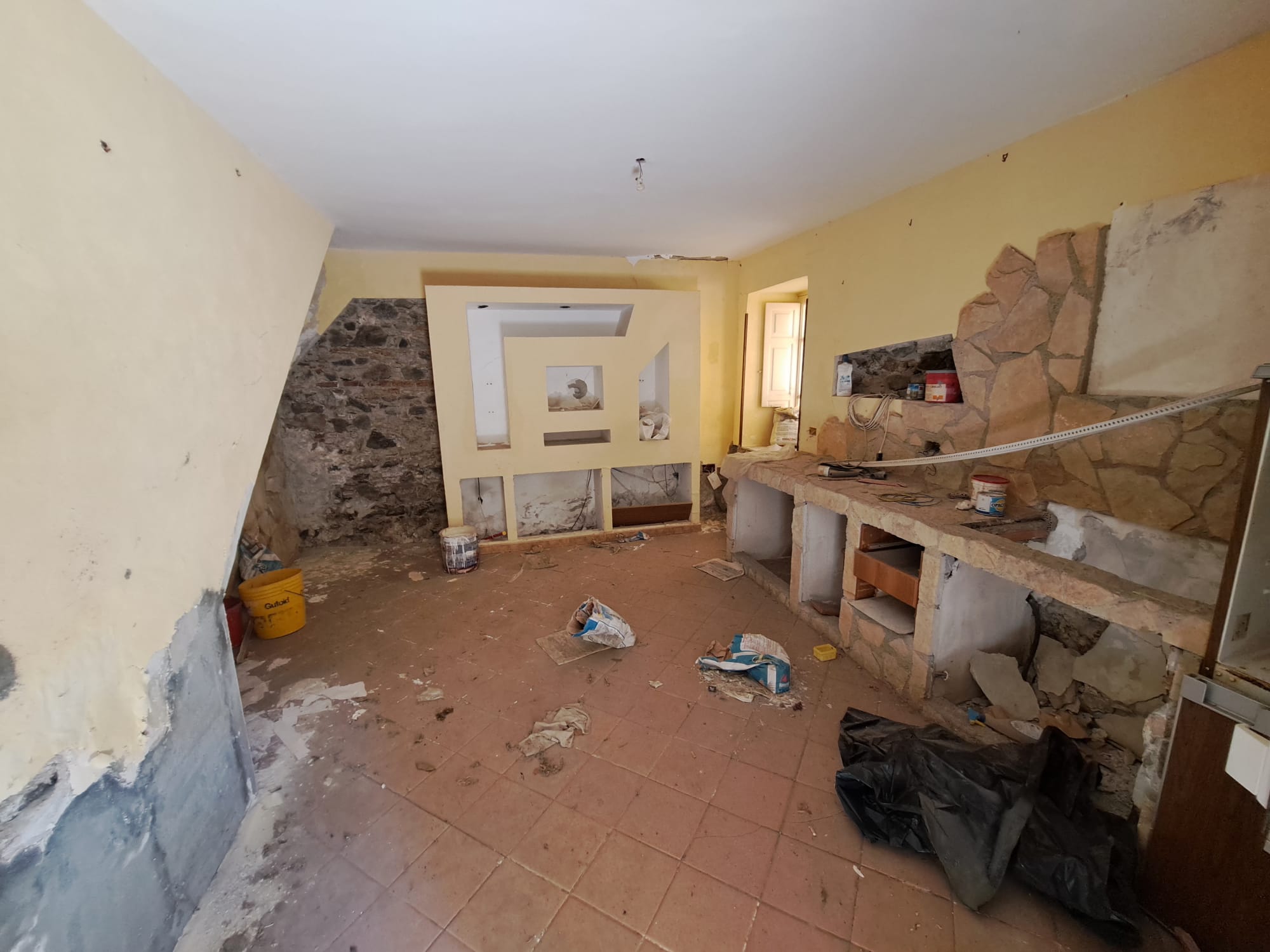 Bordonaro indipendente 2 vani + veranda e deposito