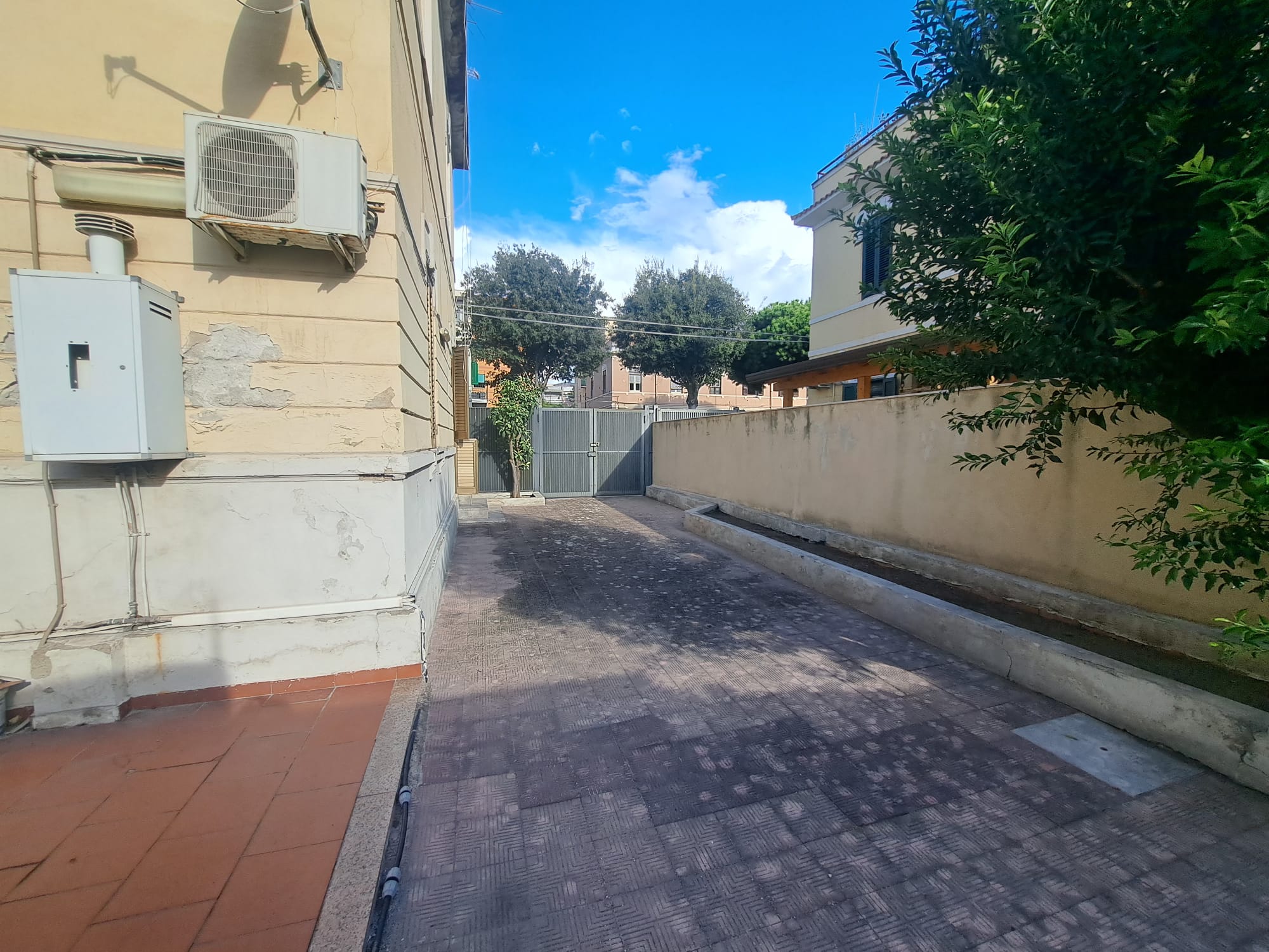Via La Farina bivani più giardino