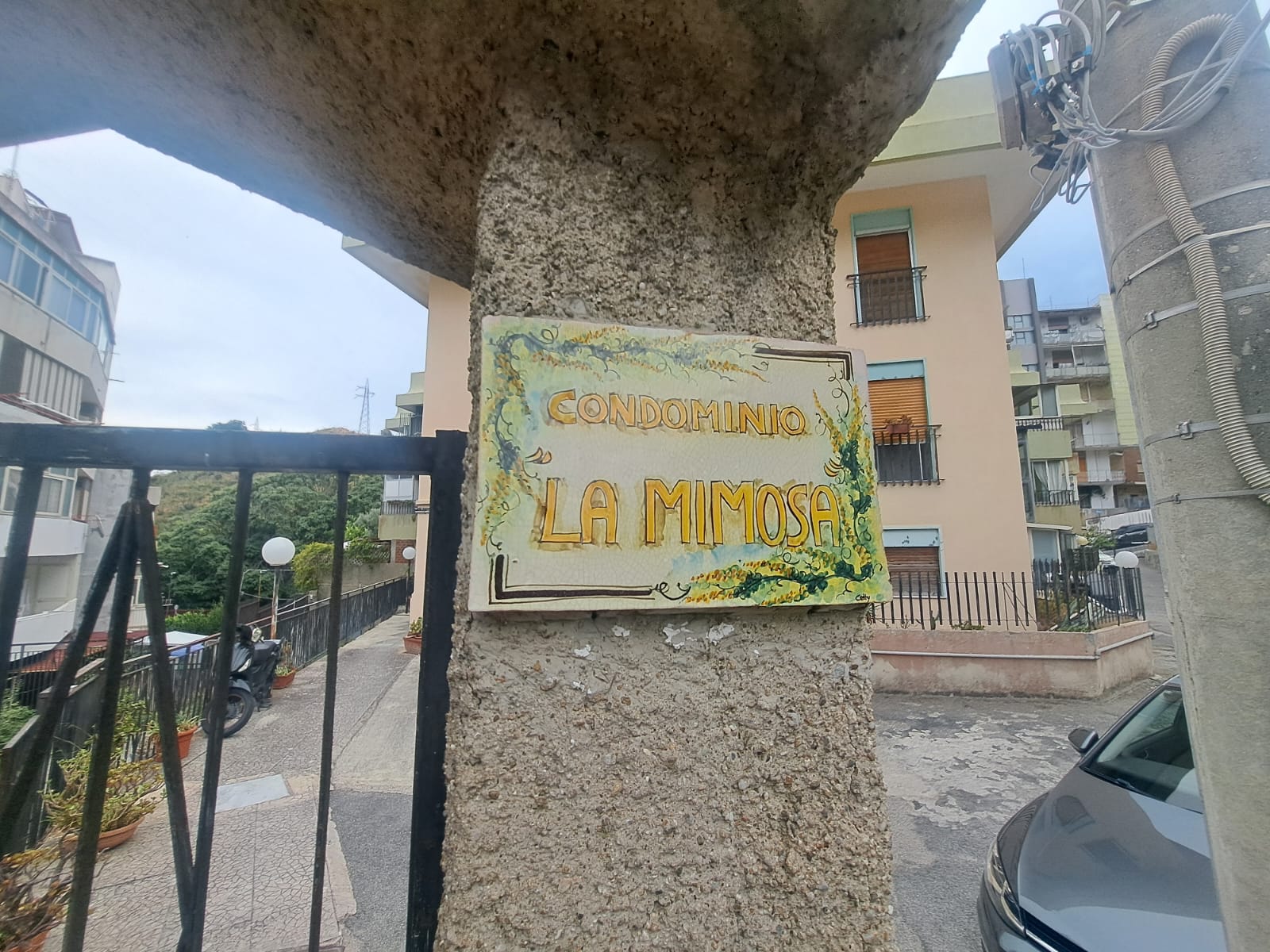 Pressi Svincolo Gazzi trivani + servizi #VO18324