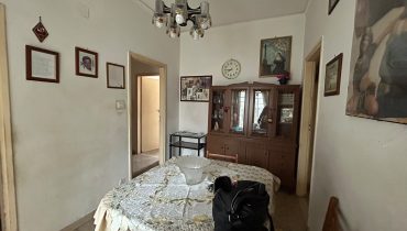 Pressi Svincolo Gazzi 4 vani + servizi + cantina