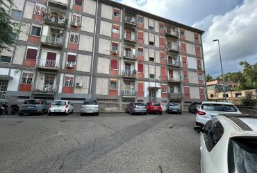 Pressi Svincolo Gazzi 4 vani + servizi + cantina #VO18325