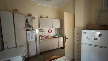 Pressi Svincolo Gazzi 4 vani + servizi + cantina