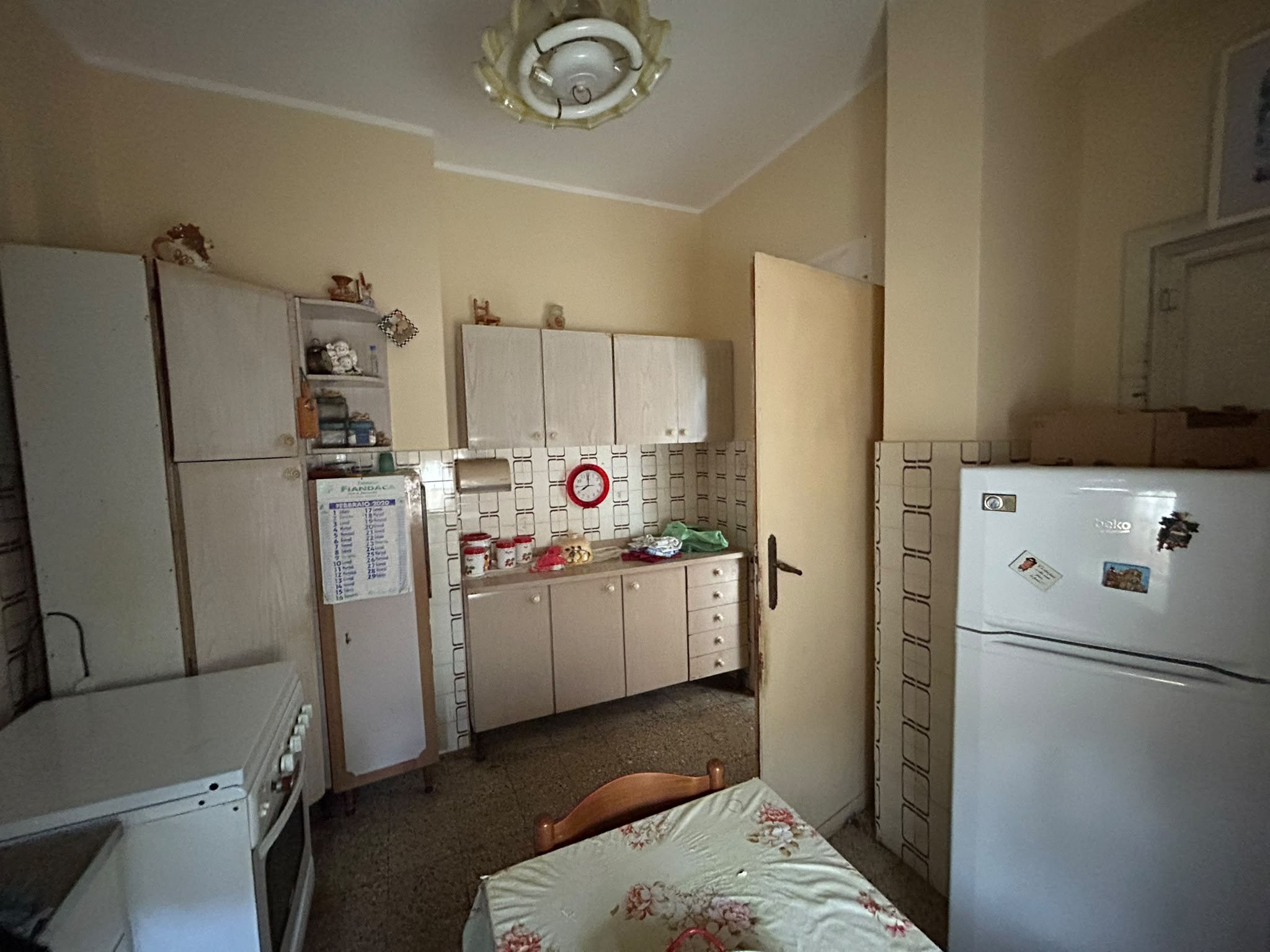 Pressi Svincolo Gazzi 4 vani + servizi + cantina