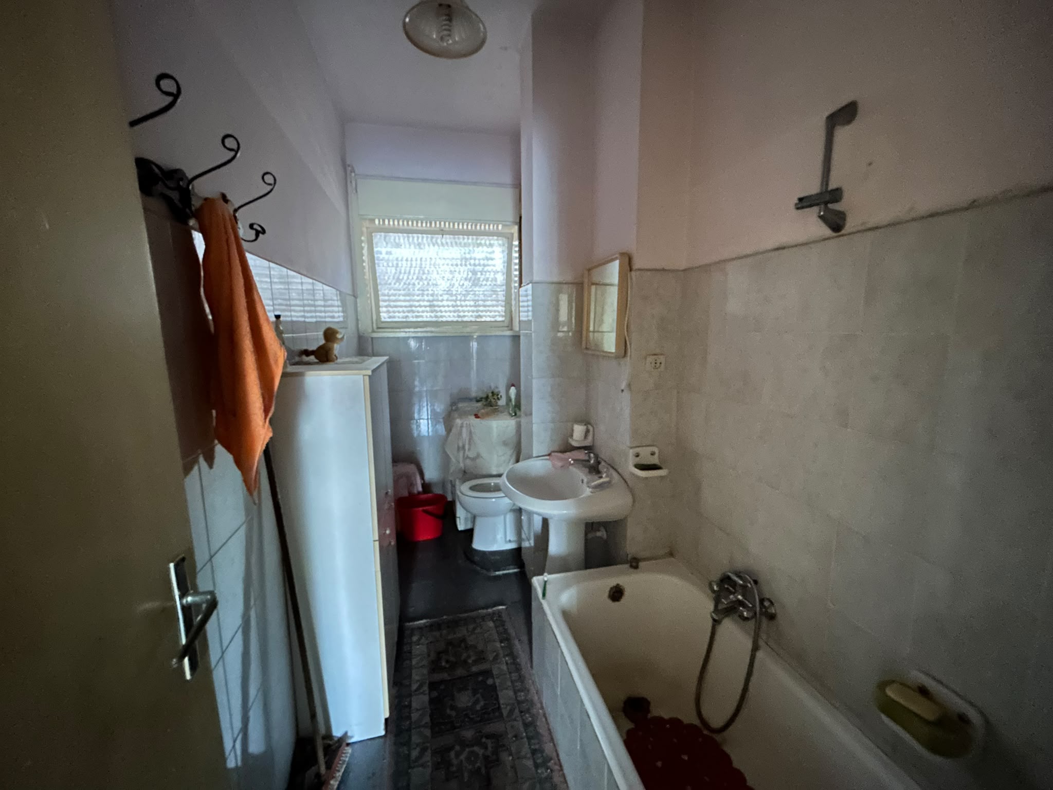 Pressi Svincolo Gazzi 4 vani + servizi + cantina