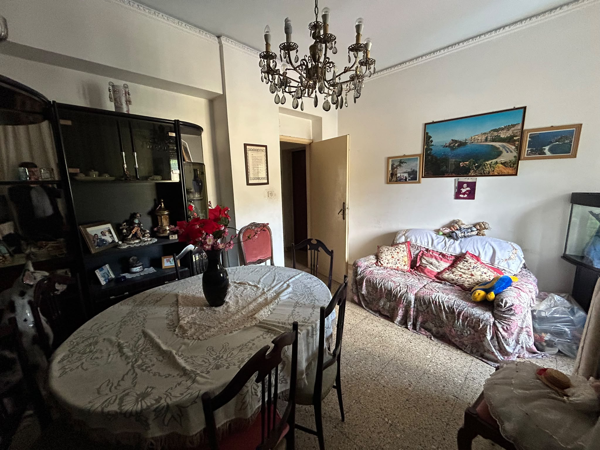 Pressi Svincolo Gazzi 4 vani + servizi + cantina