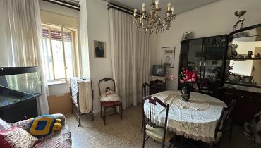 Pressi Svincolo Gazzi 4 vani + servizi + cantina