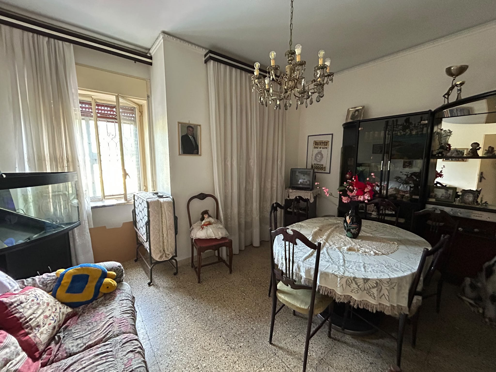 Pressi Svincolo Gazzi 4 vani + servizi + cantina