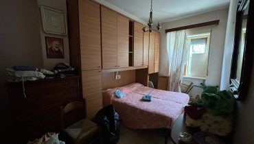 Pressi Svincolo Gazzi 4 vani + servizi + cantina