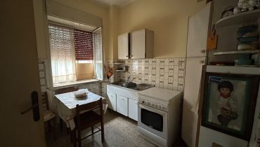 Pressi Svincolo Gazzi 4 vani + servizi + cantina