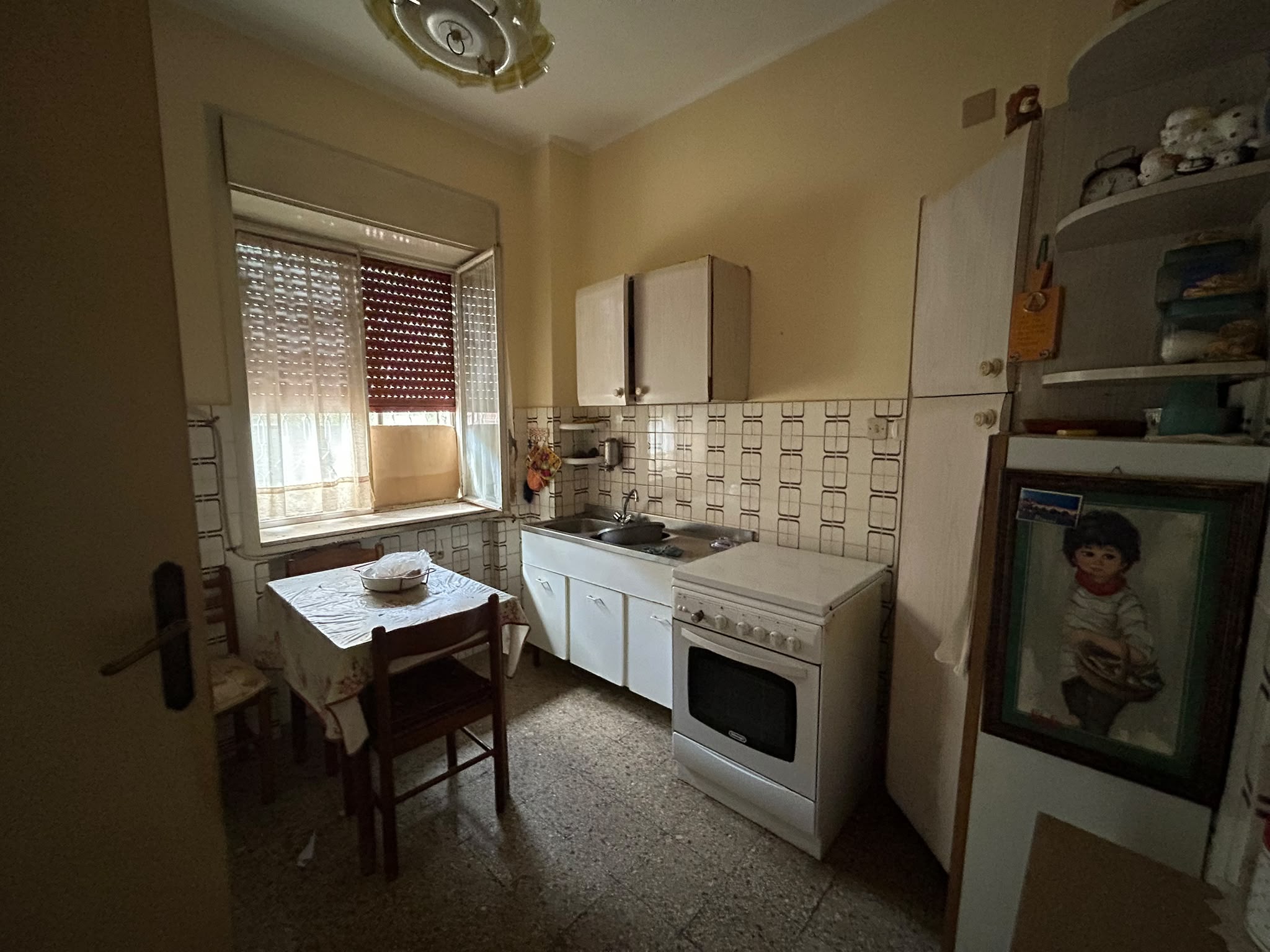 Pressi Svincolo Gazzi 4 vani + servizi + cantina