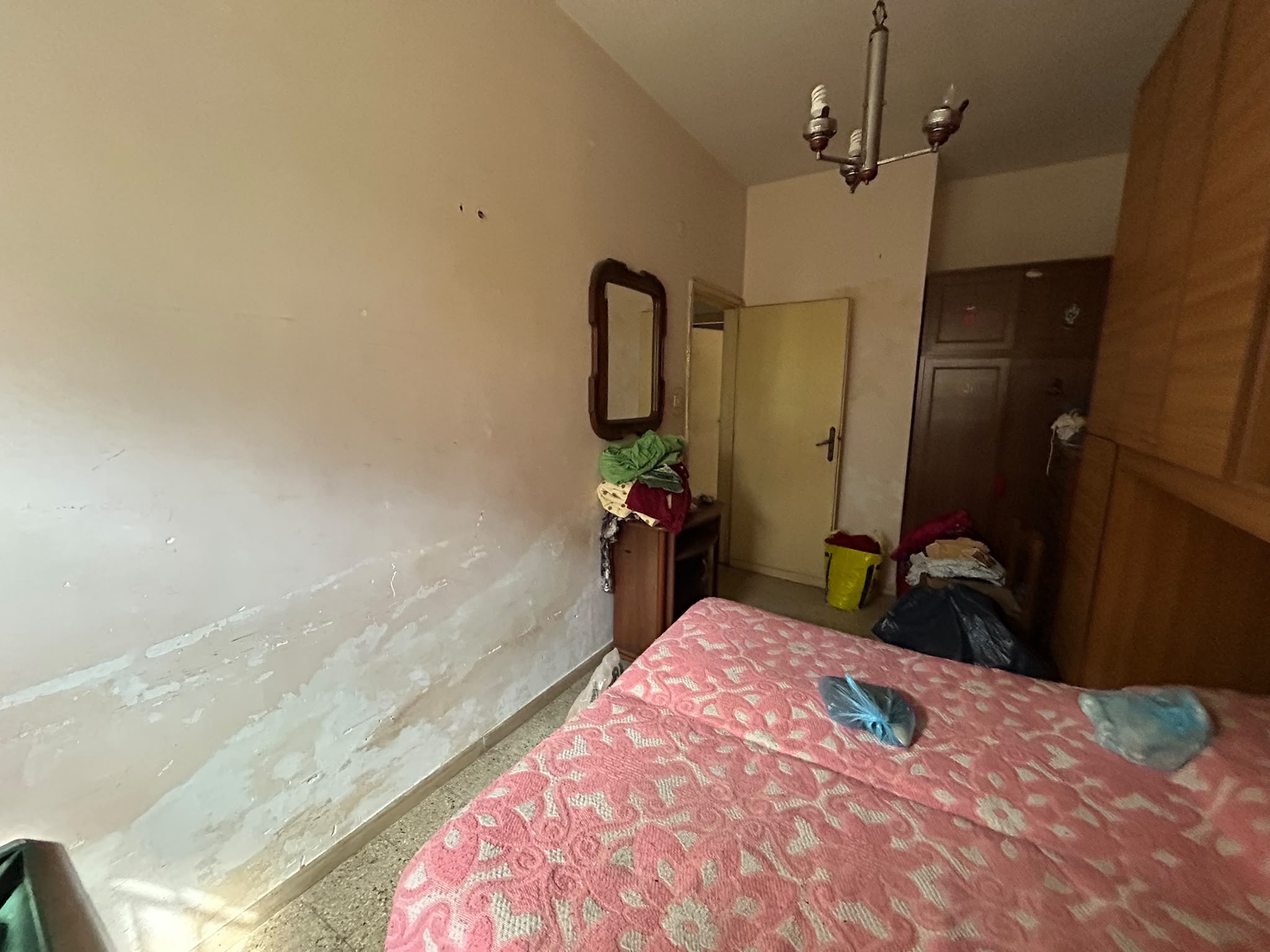 Pressi Svincolo Gazzi 4 vani + servizi + cantina