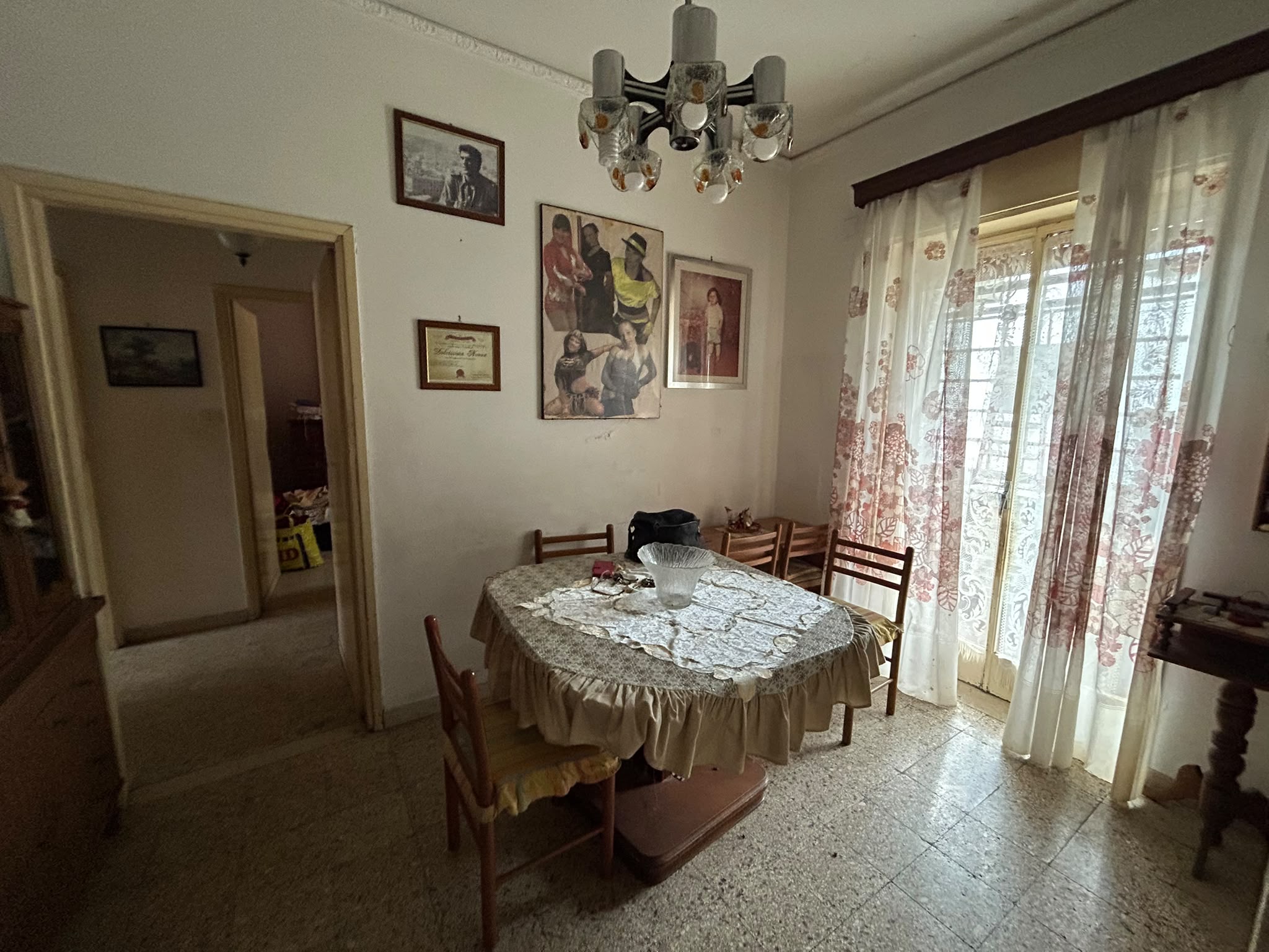 Pressi Svincolo Gazzi 4 vani + servizi + cantina