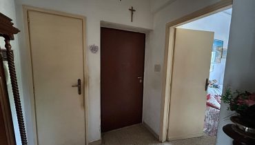 Pressi Svincolo Gazzi 4 vani + servizi + cantina
